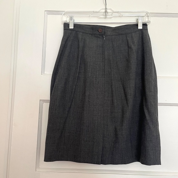 EUC vintage Giorgio Armani skirt, size 8 runs small, gray, professional - Picture 3 of 6